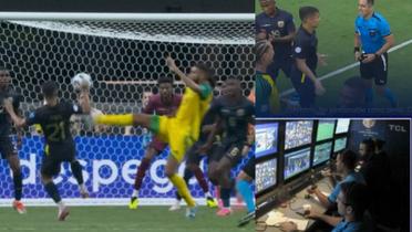 Jugada en la que se pidió penal para Jamaica, pero el central no accedió (Fuente: Video CONMEBOL) 