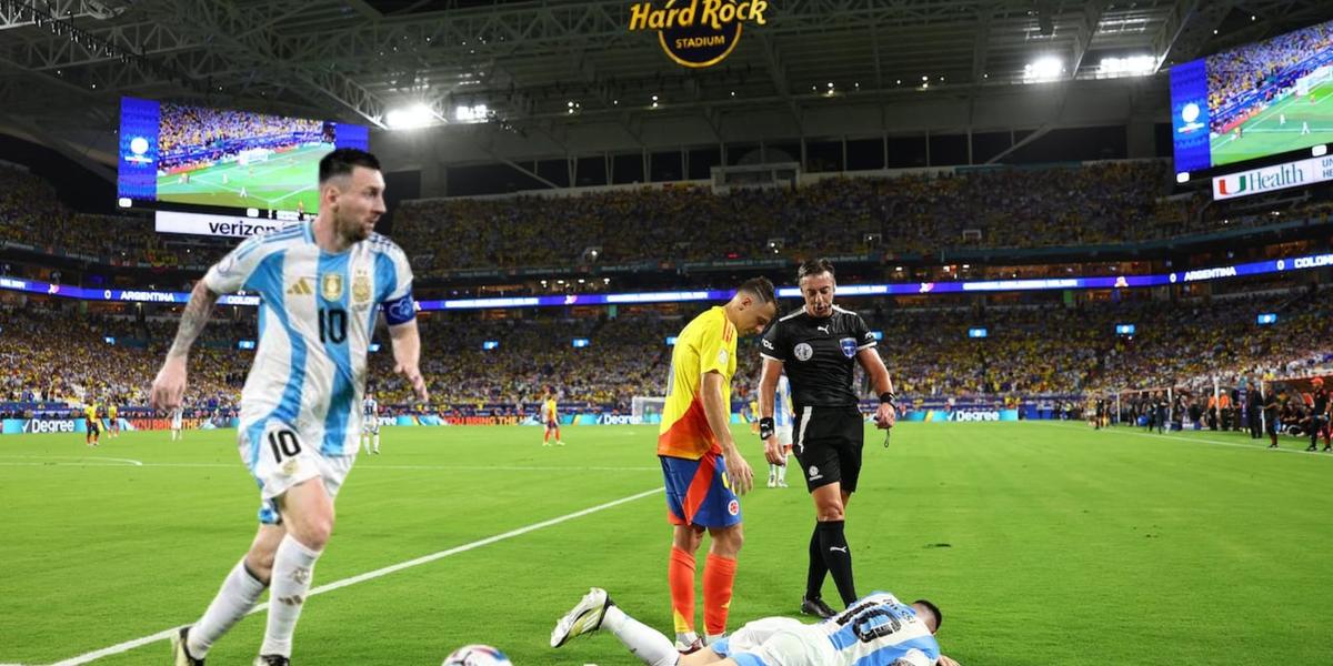 Se llevó las críticas porque abandonó a Argentina en la final y así quedó el tobillo de Leo Messi