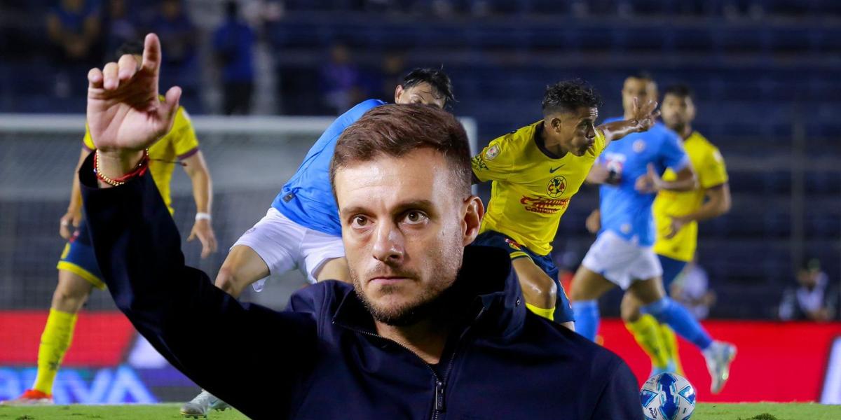 Martín Anselmi y al fondo Cruz Azul vs Club América (Foto: GettyImages)