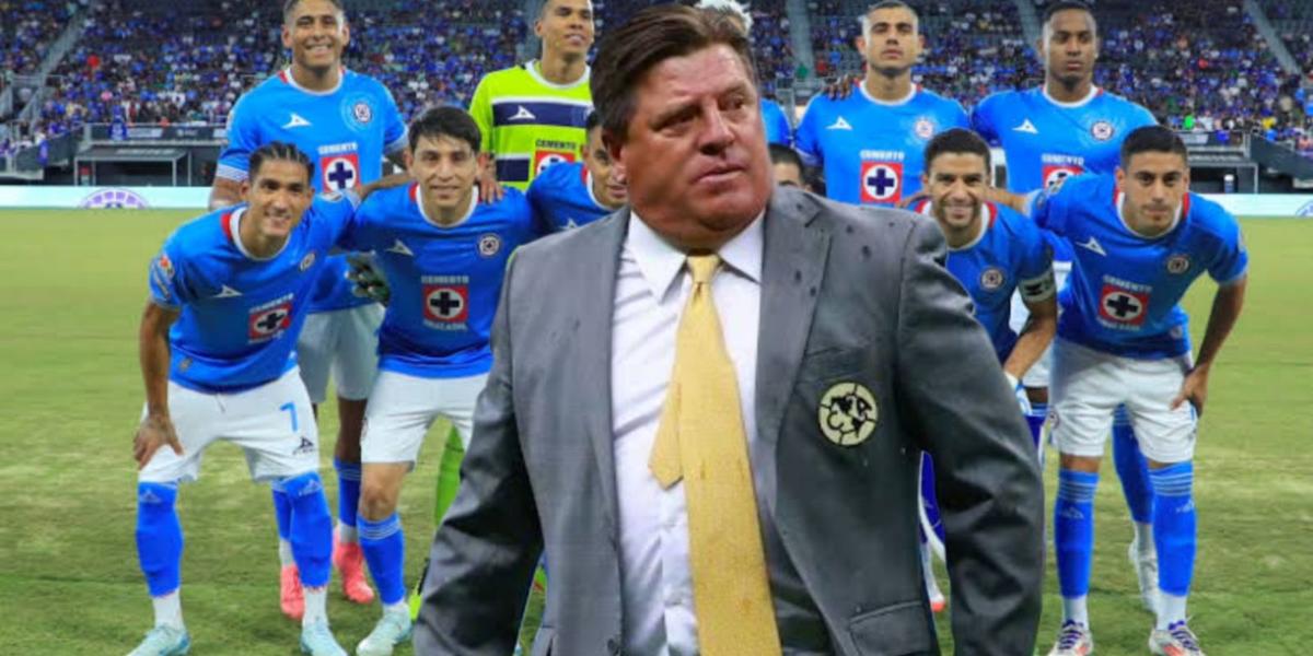 Miguel Herrera y al fondo el equipo de Cruz Azul (Foto: Imago7)