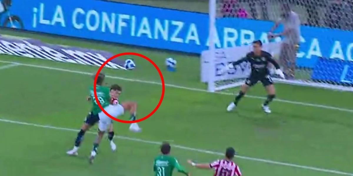 (VIDEO) La gran atajada del Raúl 'Tala' Rangel en el Chivas vs León