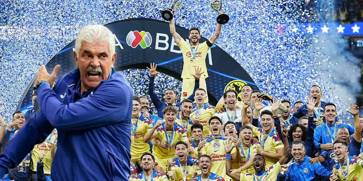 Ricardo Ferretti cuando era director técnico de Cruz Azul y al fondo América levantando la Liga MX y Campeón de Campeones