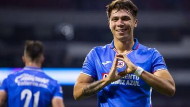 Rodrigo Huescas celebra un gol en el estadio Azteca (Fuente: Imago) 