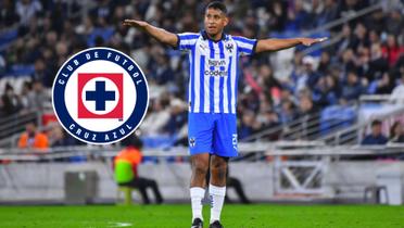 Romo con Monterrey y el escudo de Cruz Azul