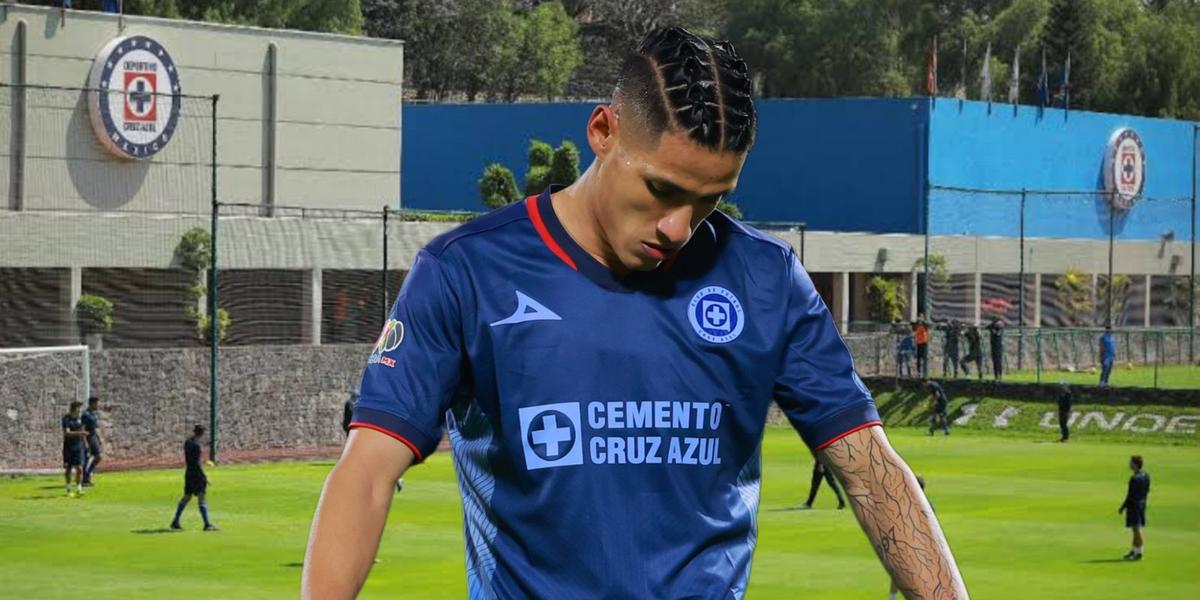 Uriel Antuna y al fondo las instalciones de La Noria (Foto:GettyImages)