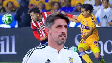 Veljko Paunović y al fondo Alan Mozo y Diego Lainez (Foto: GettyImages)